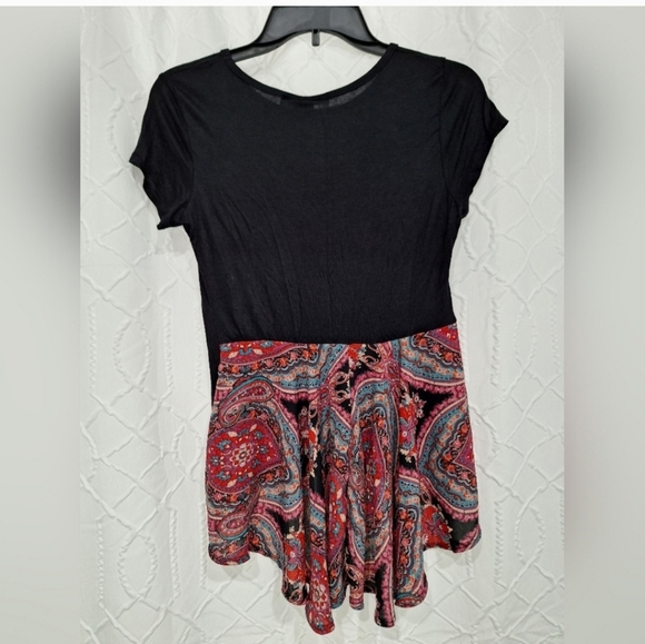 Black and Paisley Short Sleeve Top - Picture 3 of 6